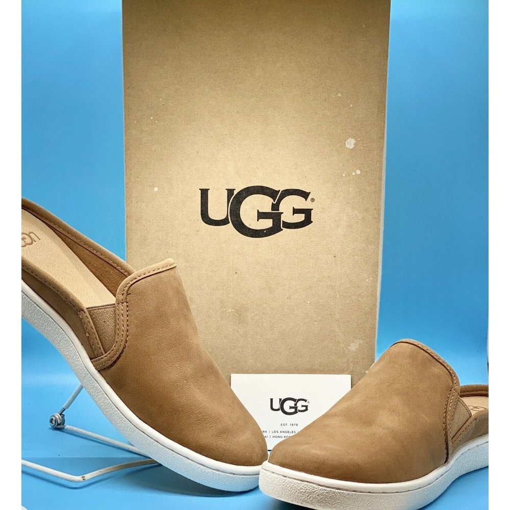 UGG Women's Gene Leather Closed Toe Comfort Slip On Mule Shoes Size 7.5 - NIB